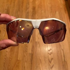 Nike VAPOR WING R MT/White Speed w Gold Speed w case Sunglasses. UNISEX